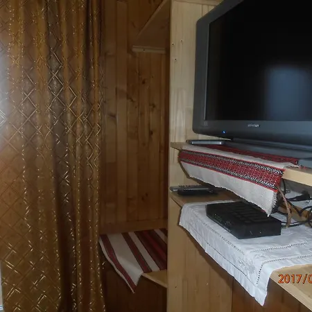 Smerekova Khata On Pidgirna *