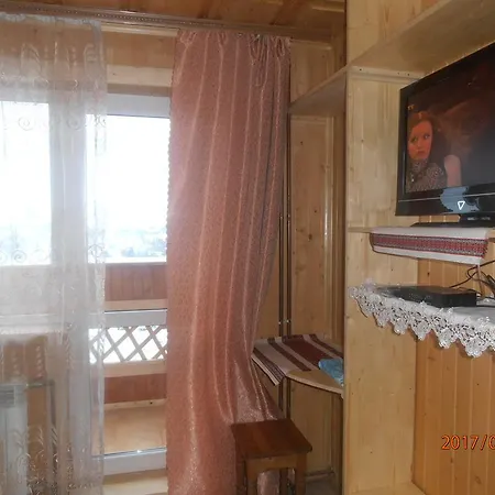 Guest house Smerekova Khata On Pidgirna Yasinya