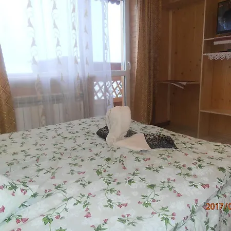 Smerekova Khata On Pidgirna Guest house Yasinya
