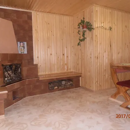 Smerekova Khata On Pidgirna Yasinya