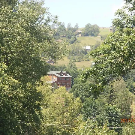 Smerekova Khata On Pidgirna Yasinya
